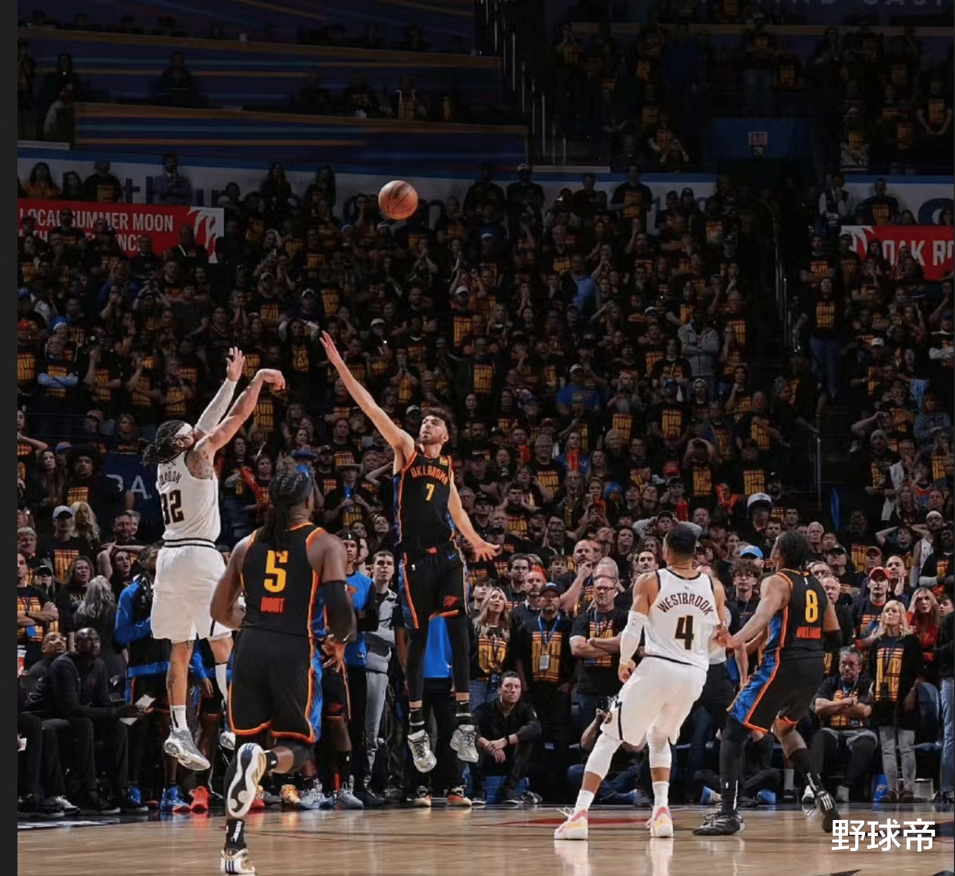 篮网绝杀时刻，复出首战轰40分点燃赛场，威少迎来胜利！
